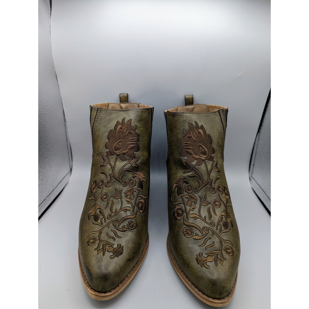 43. Cloudwalkers by Avenue Thayer Olive Booties w/Brown Flower Applique 12W